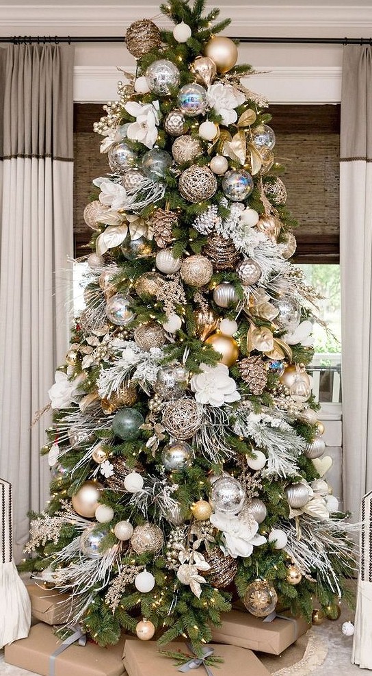 40+ Best Christmas Tree Decor Ideas & Inspirations for 2019 - SooShell