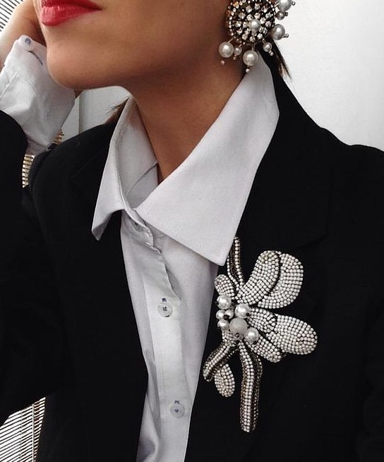 Become elegant starting with the details of the costumes with a brooch Practical and beautiful brooch
