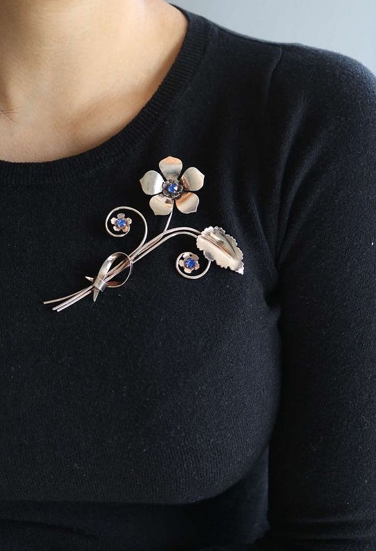 Become elegant starting with the details of the costumes with a brooch Practical and beautiful brooch